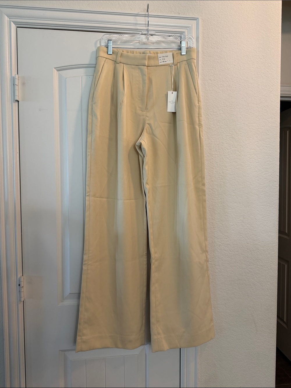 ABERCROMBIE & FITCH Ultra High Rise Butter Yellow Wide Leg Sloane Pant 29L NWT